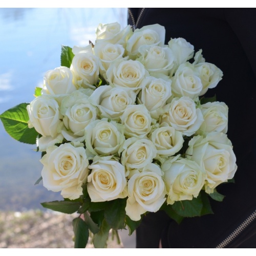 Букет "Вуаль" из 25 белых роз