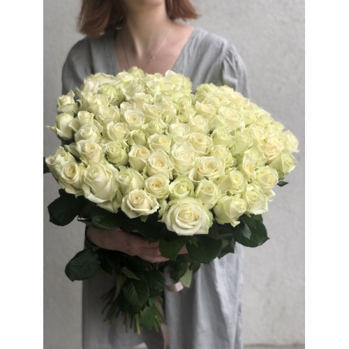 Букет из 101 белой розы «Аваланж»