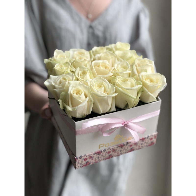 Коробка "Облако" из 17 белых роз