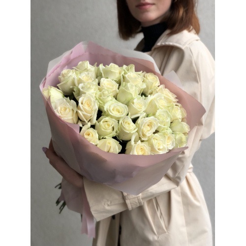 Букет из 31 белой розы "Льдинка"