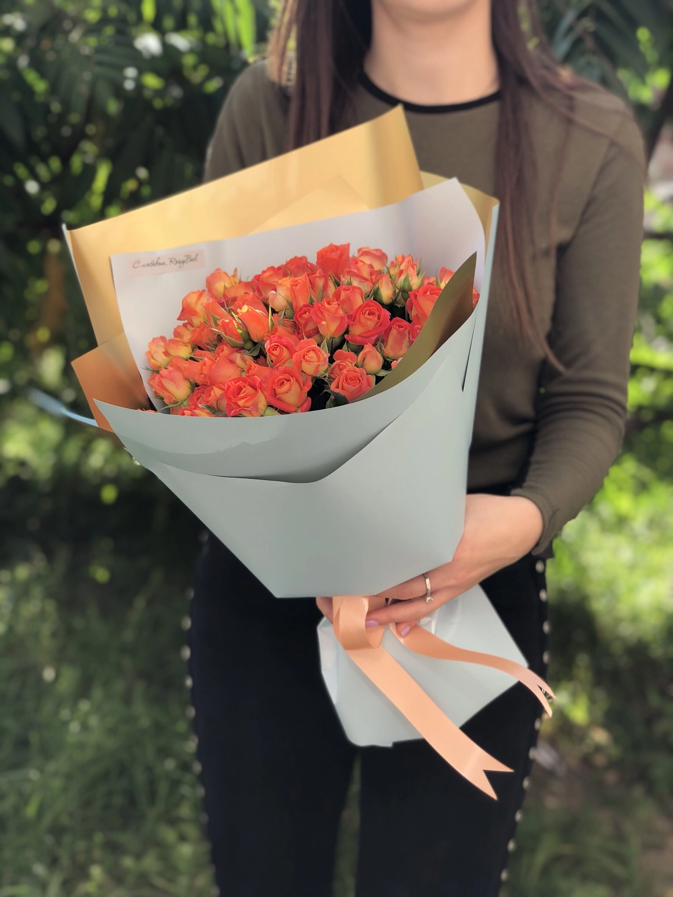 Картинка Букет "Сочное утро" из 21 кустовой розы 40 см