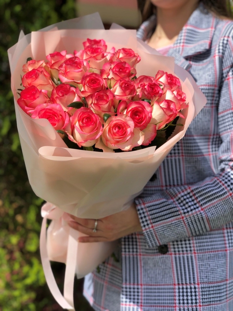 Букет из 21 розы сорта Джумилия