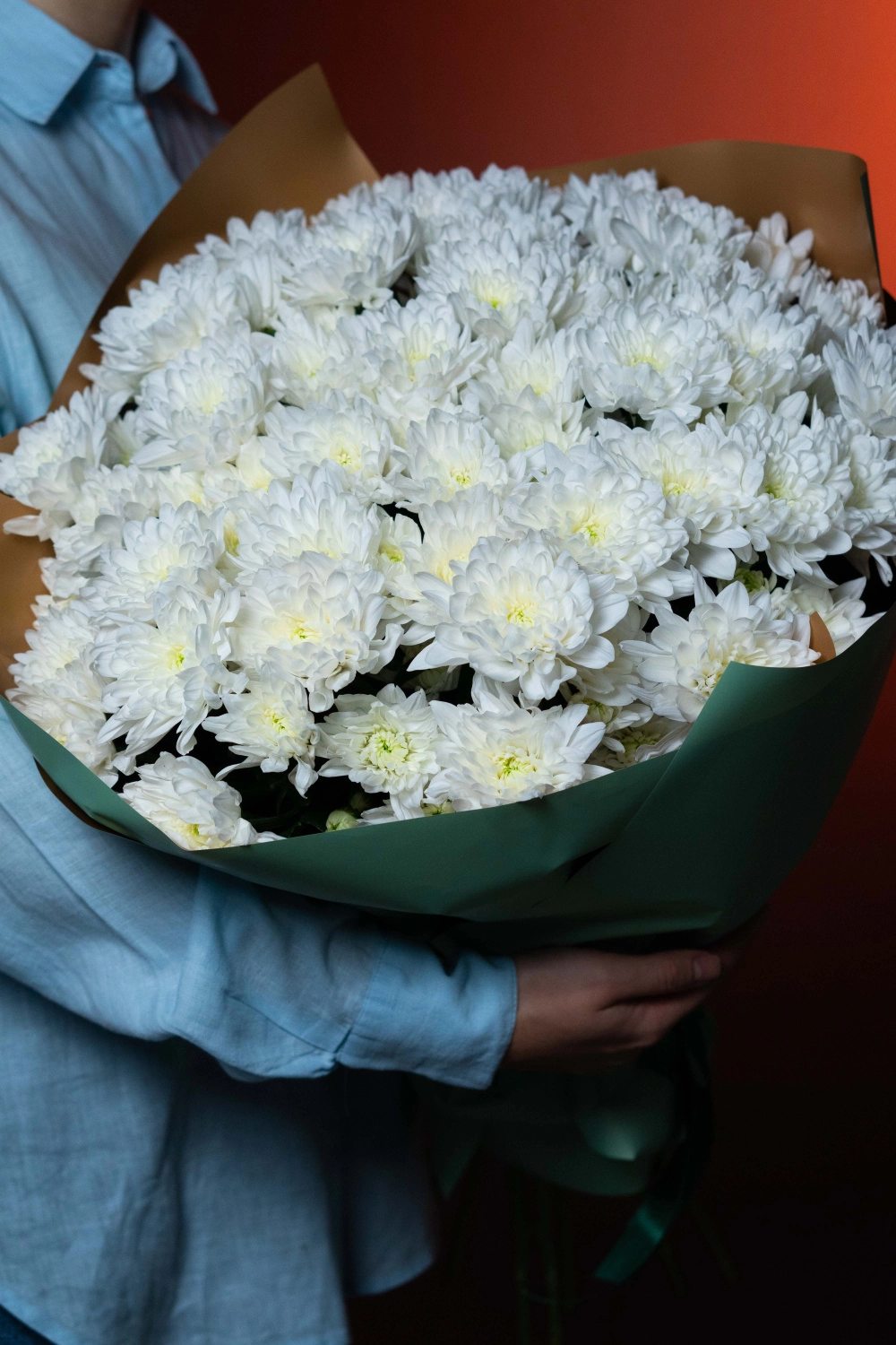 Картинка Букет из 17 хризантем "Лёгкое дыхание"