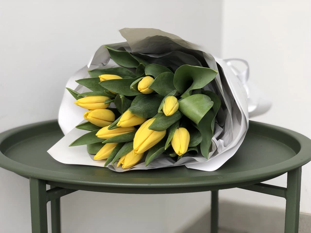 Картинка Букет из 19 желтых тюльпанов