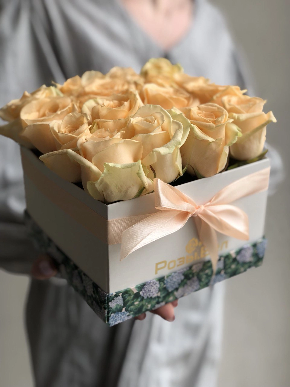 Картинка Коробка "Ваниль" из 17 роз