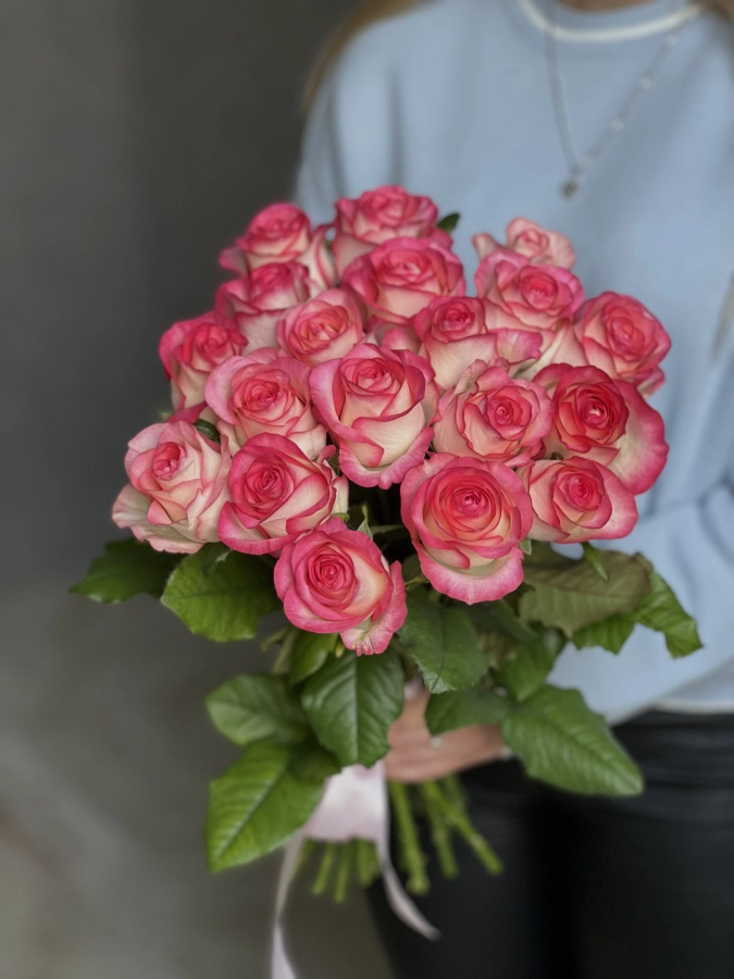 Картинка Букет из 19 роз сорта Джумилия 50 см