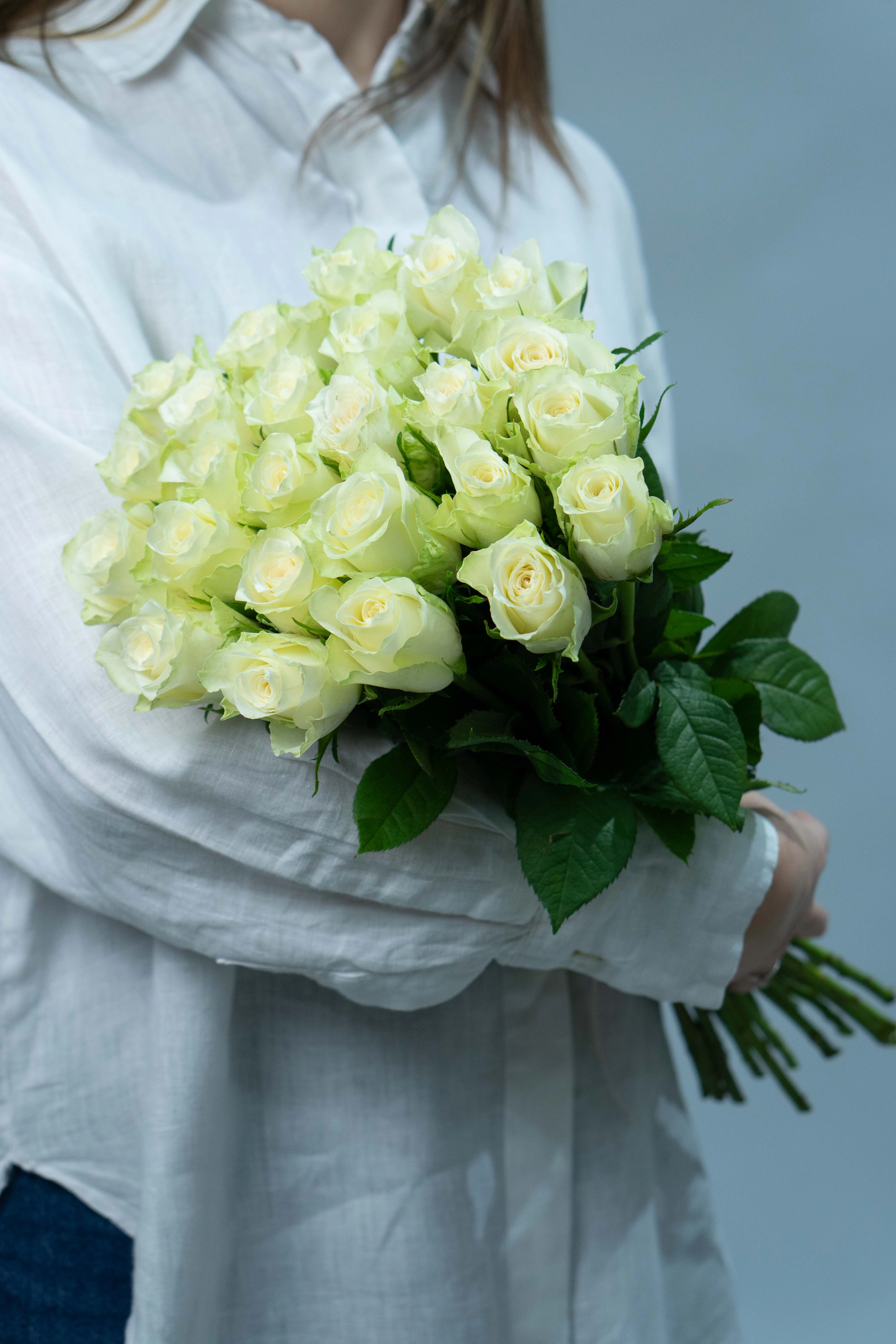 Картинка Букет из 25 белых роз Кения 40 см Картинка Букет из 25 белых роз Кения 40 см