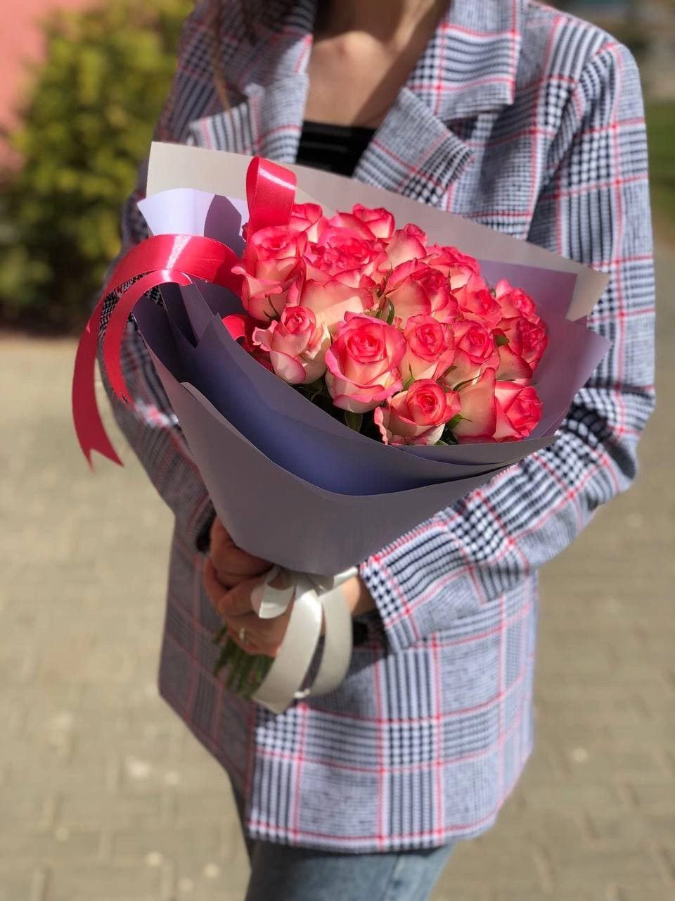 Картинка Букет из 17 роз Джумилия 50 см