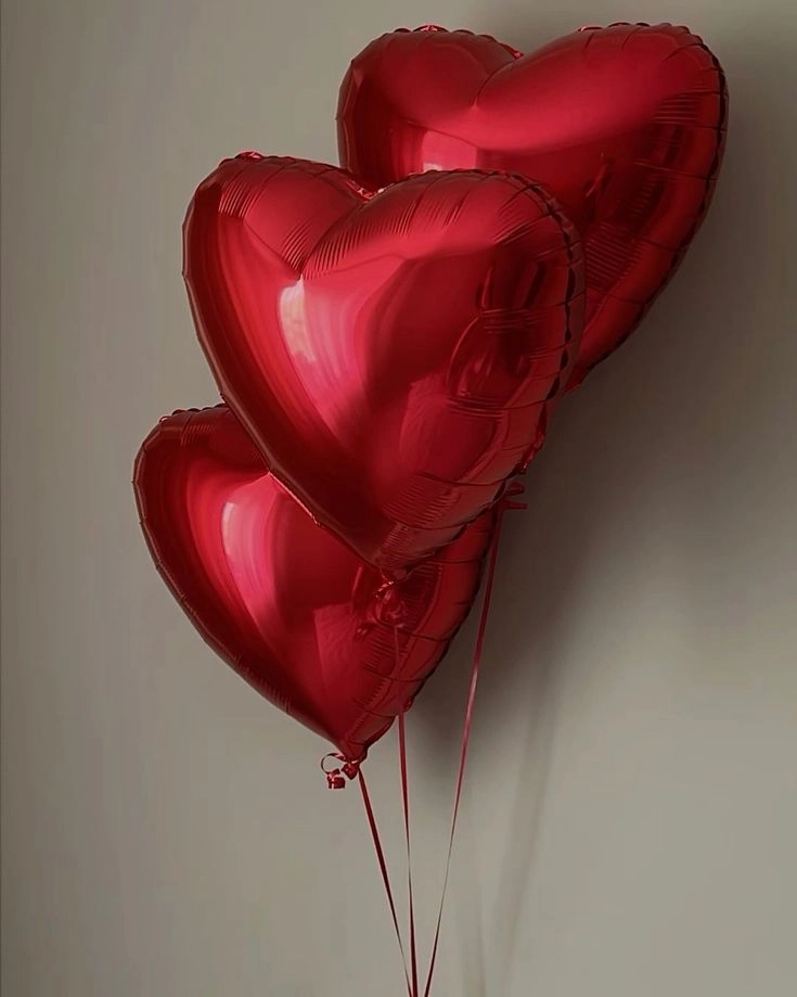 Картинка Связка фольгированных шаров "Три сердца" Картинка Связка фольгированных шаров "Три сердца"