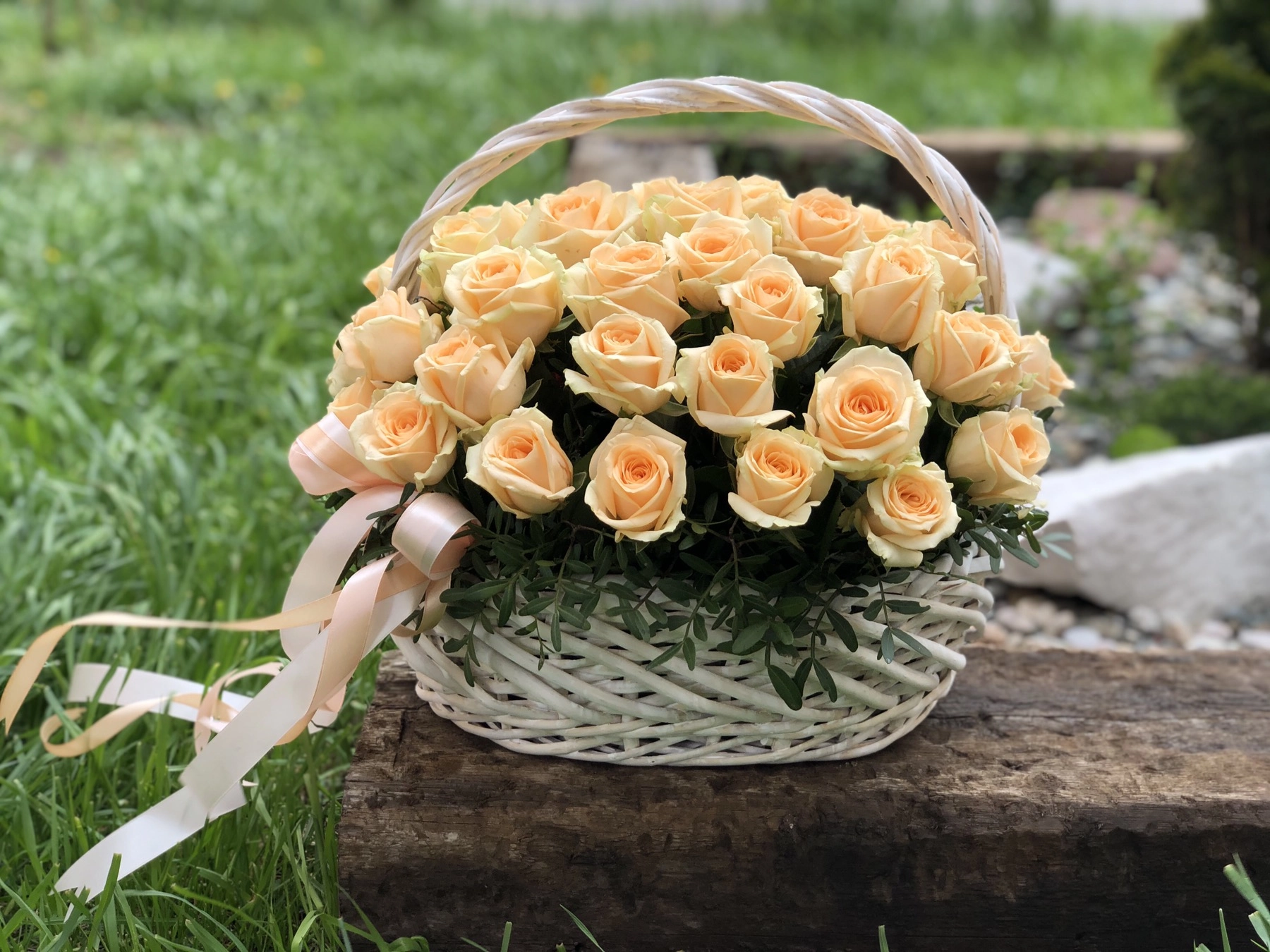 Картинка Корзина из 51 персиковой розы