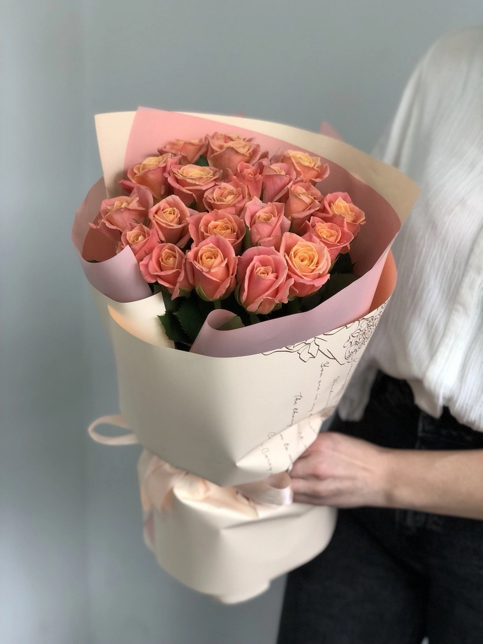 Картинка Букет из 19 роз "Париж" 40 см