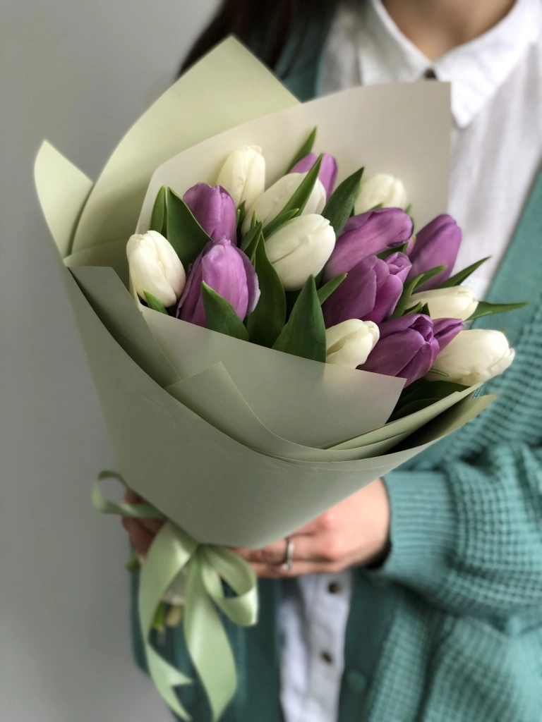 Картинка Букет из 17 тюльпанов  "Лира"