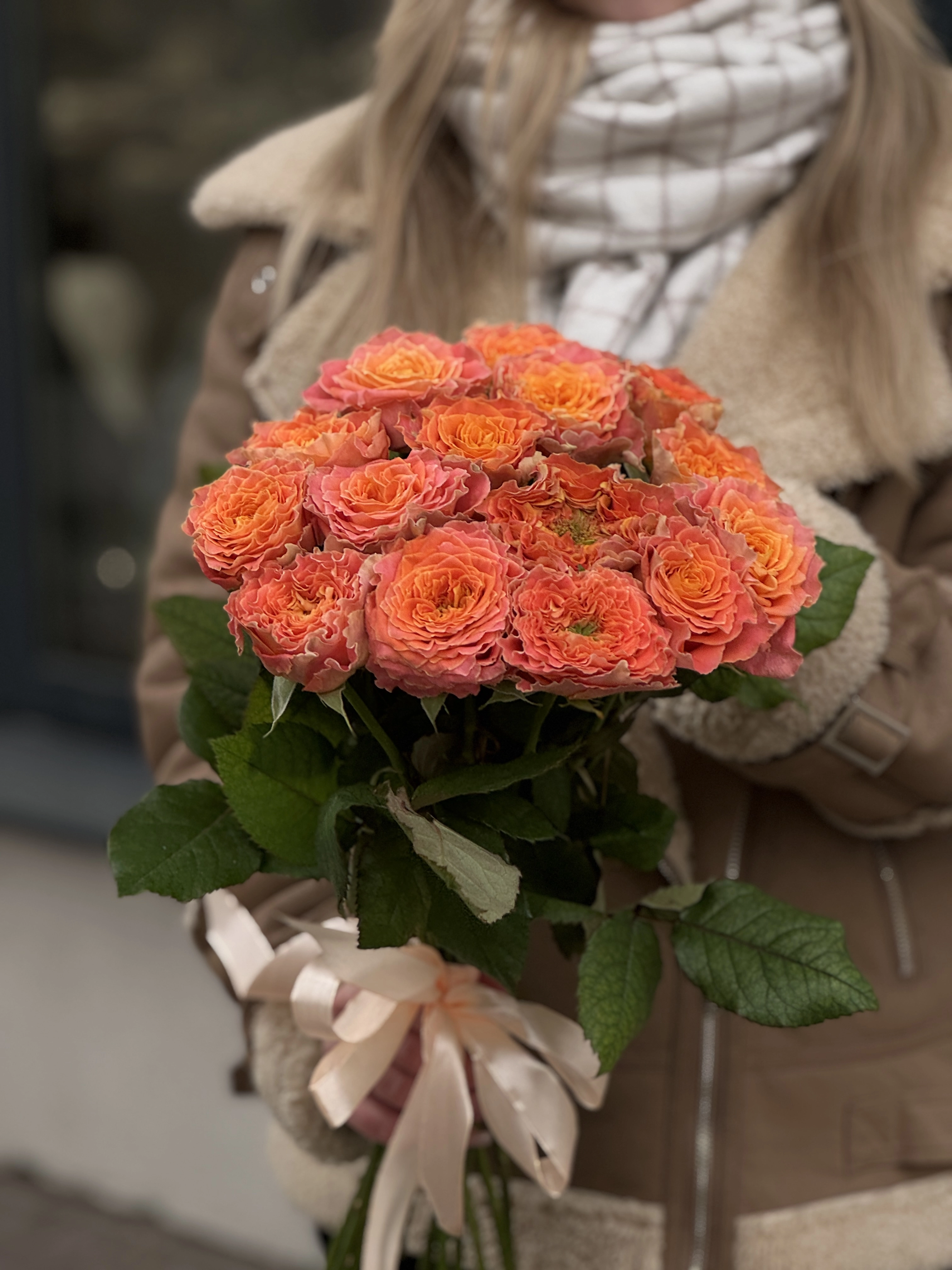 Картинка Букет из 17 роз "Сверток счастья" 50 см