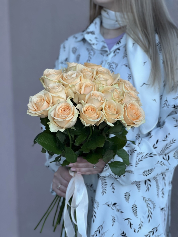 Картинка Букет из 17 персиковых роз "Круиз" 60 см Картинка Букет из 17 персиковых роз "Круиз" 60 см