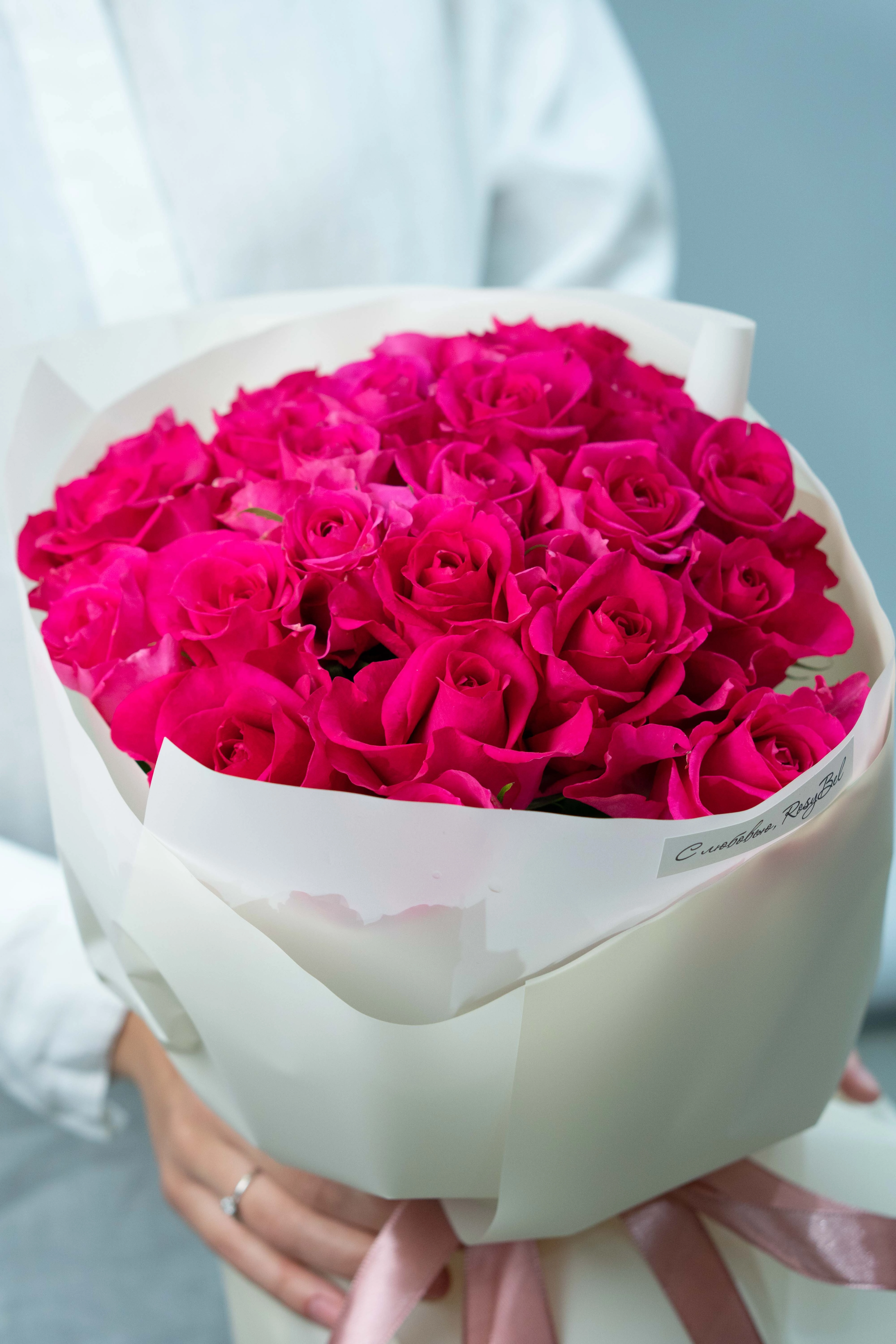 Картинка Букет из 25 роз сорта Лейла 40 см Картинка Букет из 25 роз сорта Лейла 40 см