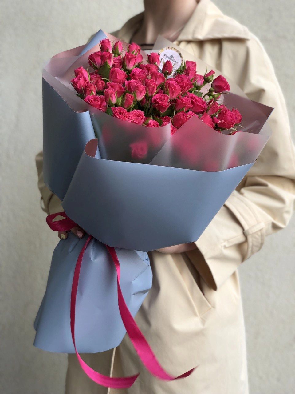 Картинка Букет из 25 кустовых роз "Леди"  50 см