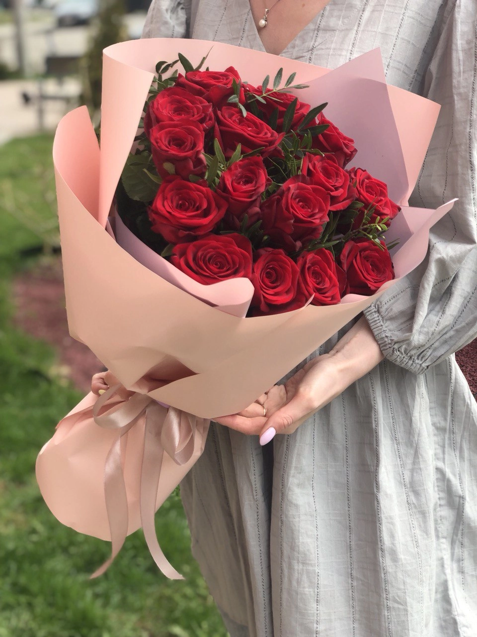 Картинка Букет из 15 роз "Бордо" 40 см