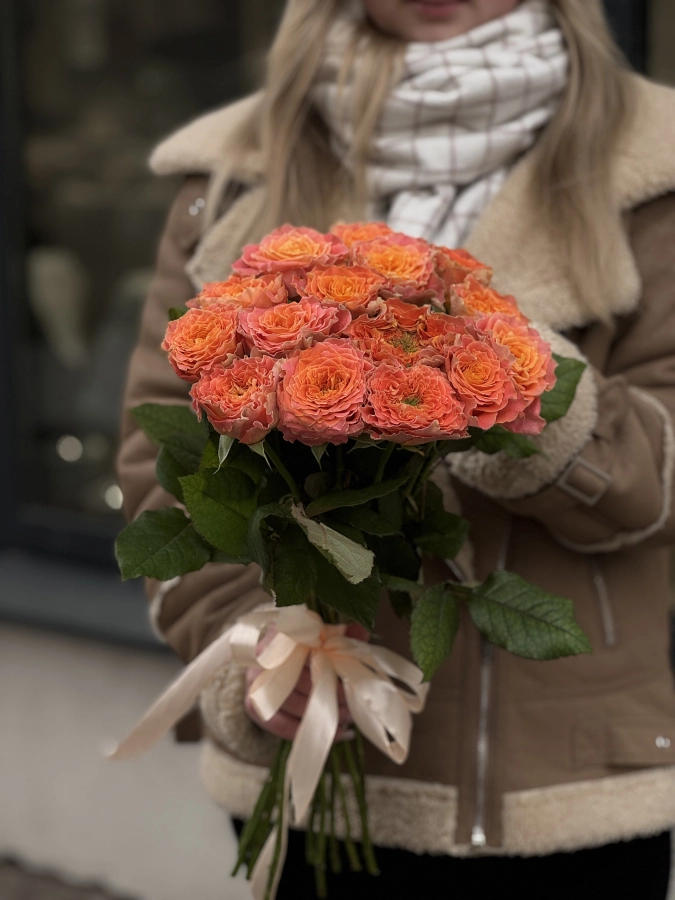 Картинка Букет из 17 роз "Сверток счастья" 60 см