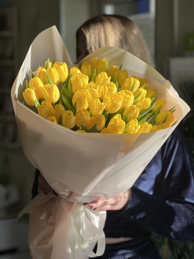 Картинка Букет из 45 желтых тюльпанов "Мадрид"