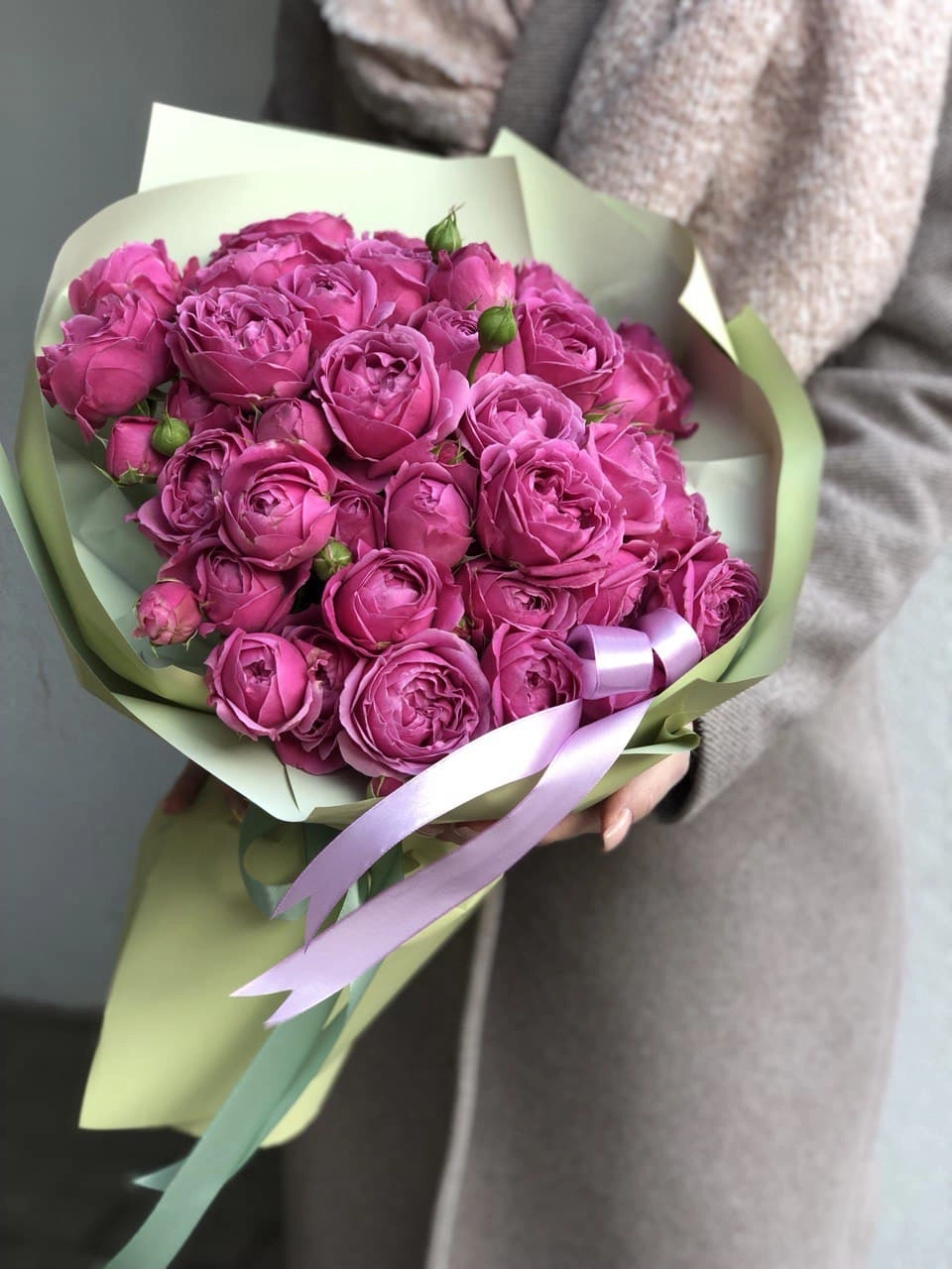 Картинка Букет из 25 кустовых роз "Мисти баблс" Картинка Букет из 25 кустовых роз "Мисти баблс"