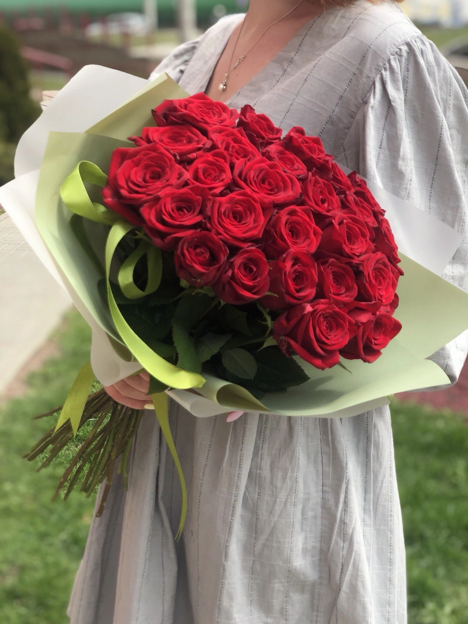 Картинка Букет из 25 роз "Престиж" 40 см