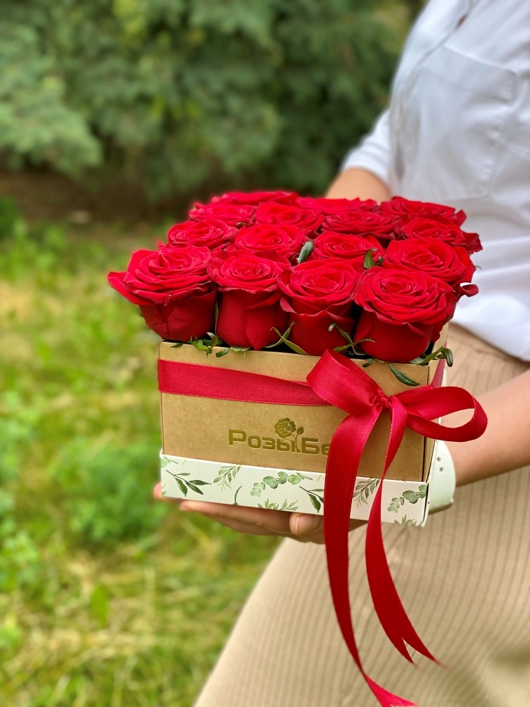 Картинка Коробка " Каханне" из 17 роз