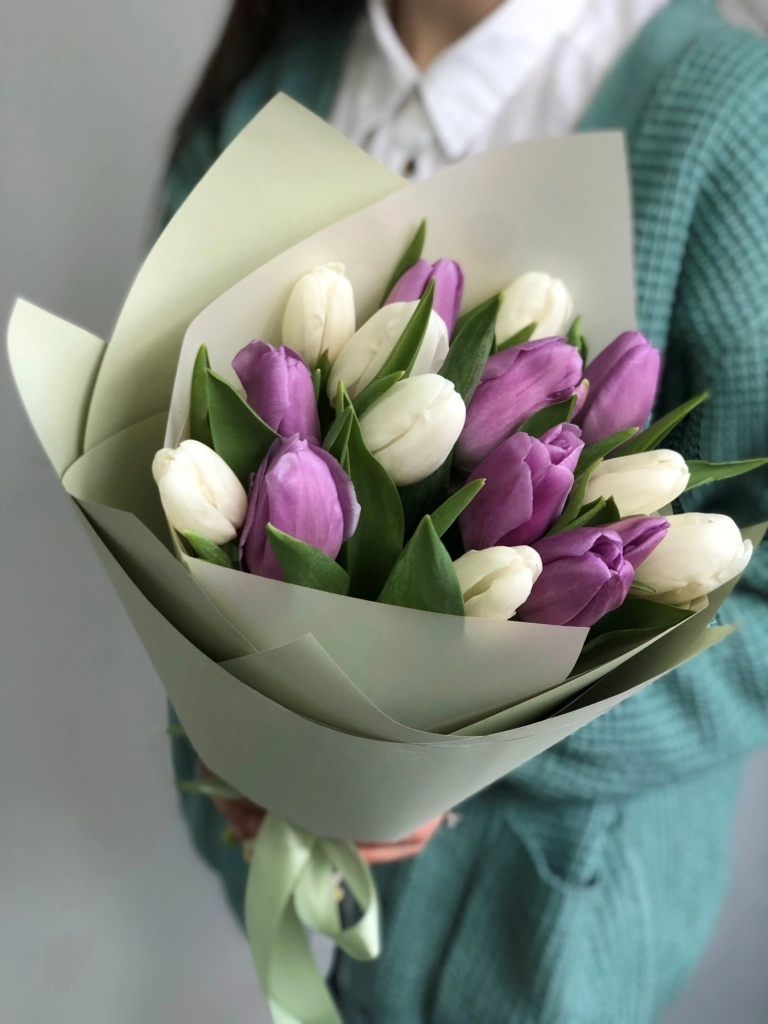 Картинка Букет из 17 тюльпанов  "Лира"