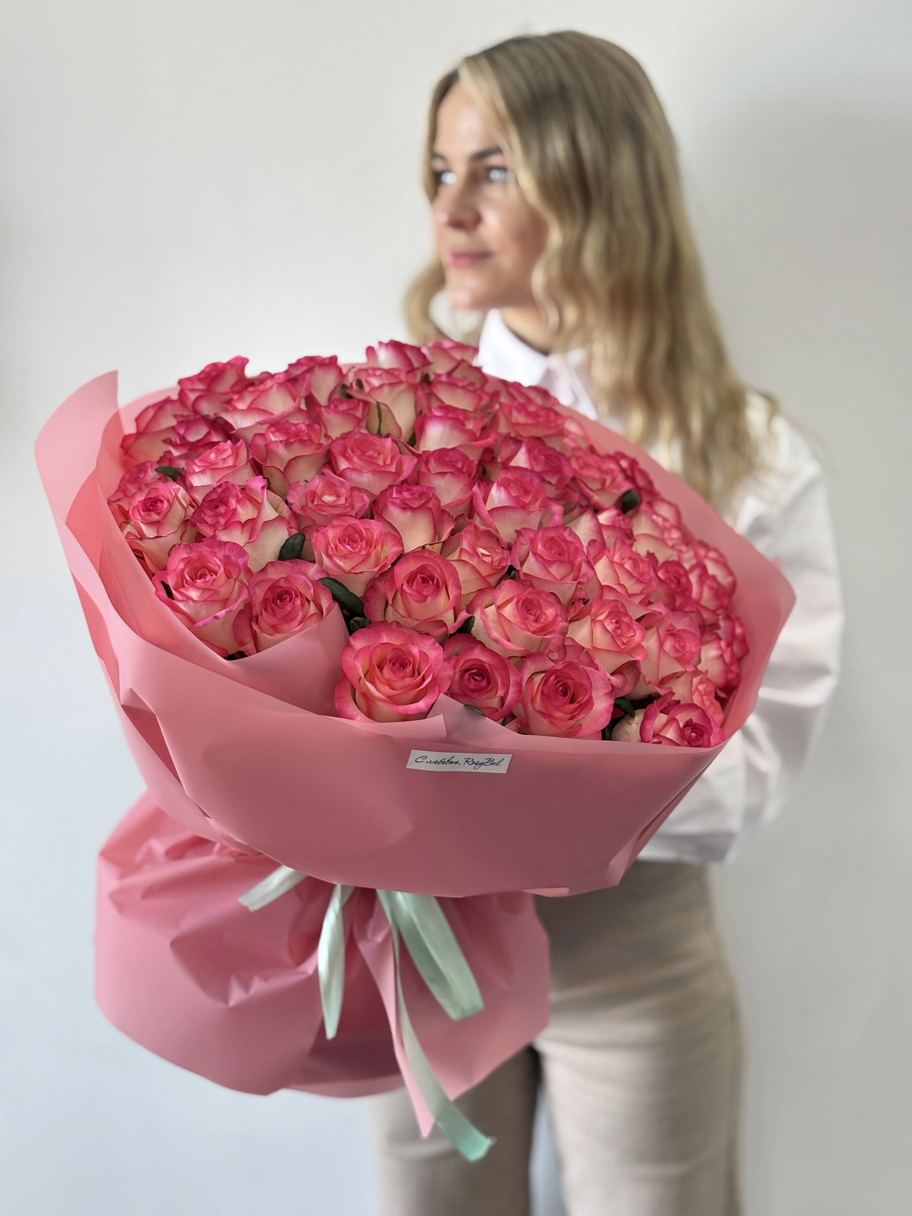 Картинка Букет из 55 роз Джумилия 40см