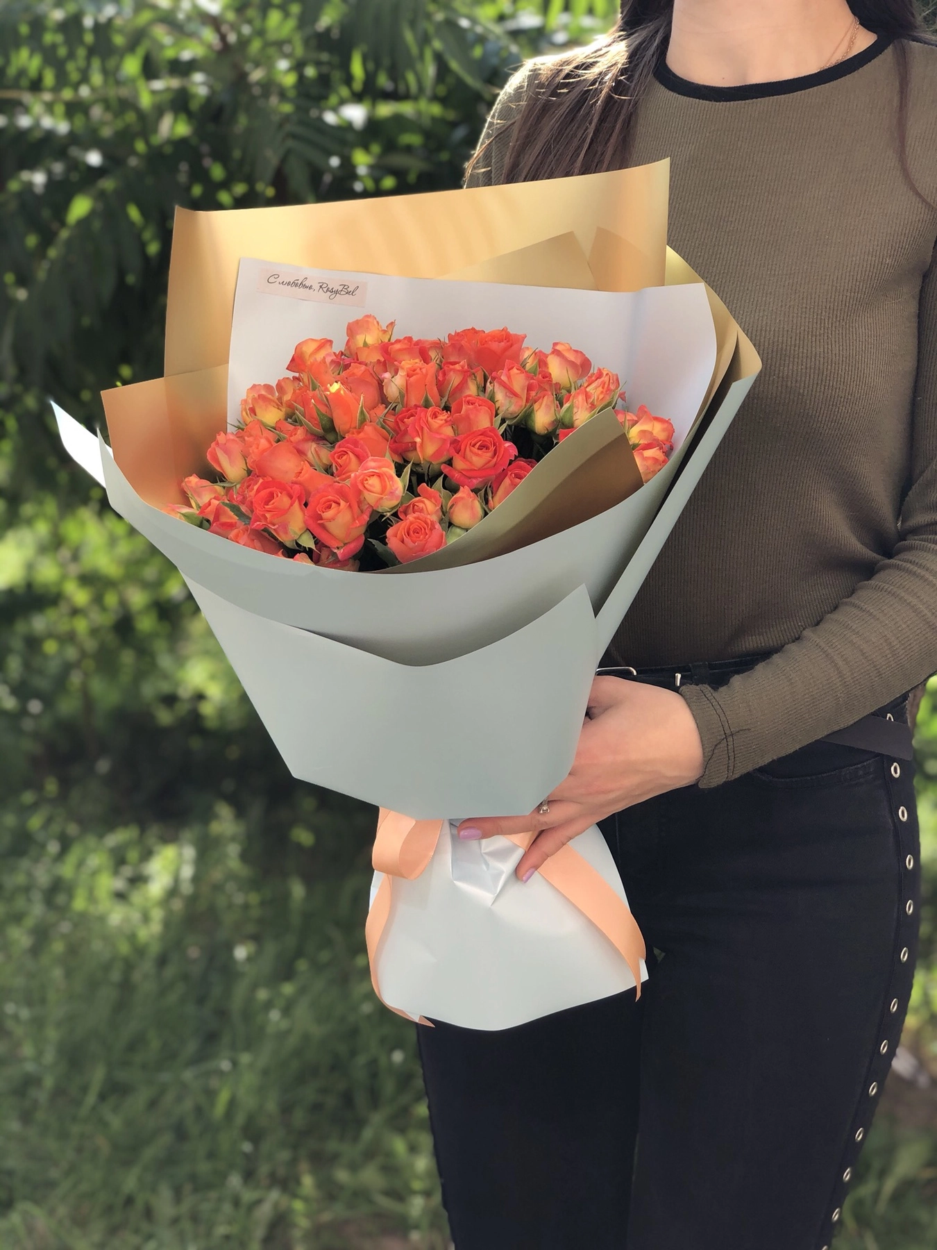 Картинка Букет "Сочное утро" из 21 кустовой розы 40 см