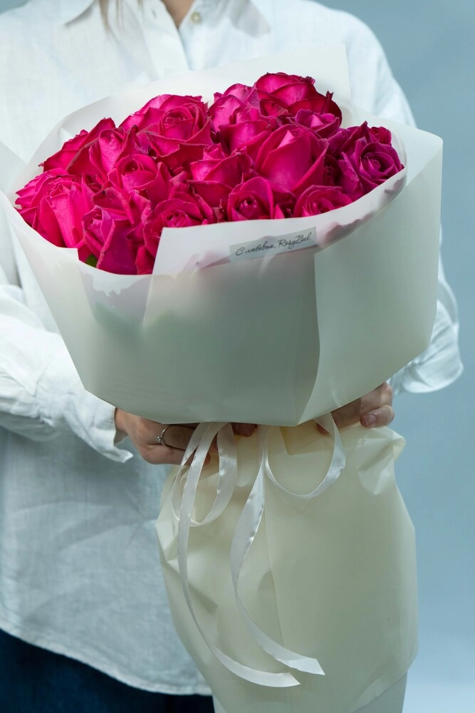 Картинка Букет из 25 роз сорта Лейла 40 см