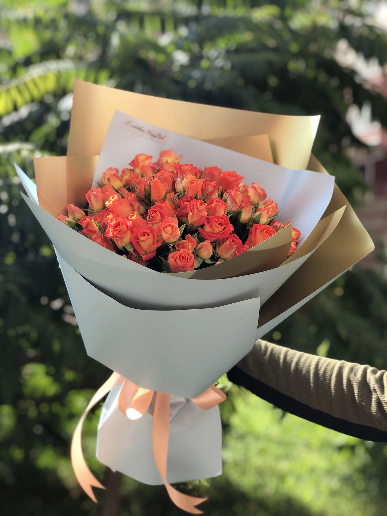 Картинка Букет "Сочное утро" из 21 кустовой розы 70 см