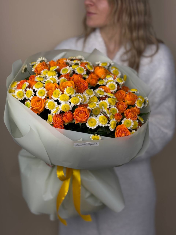 Картинка Букет из хризантем и роз "Тепло летних закатов"
