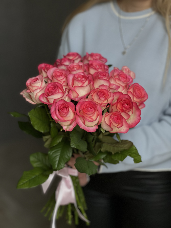 Картинка Букет из 19 роз сорта Джумилия 40 см