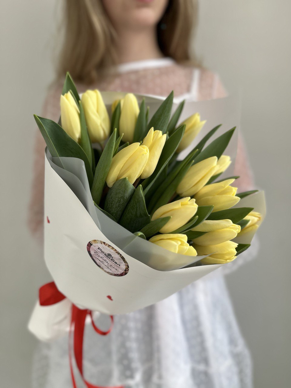 Картинка Букет из 15 сливочных тюльпанов "Барселона"