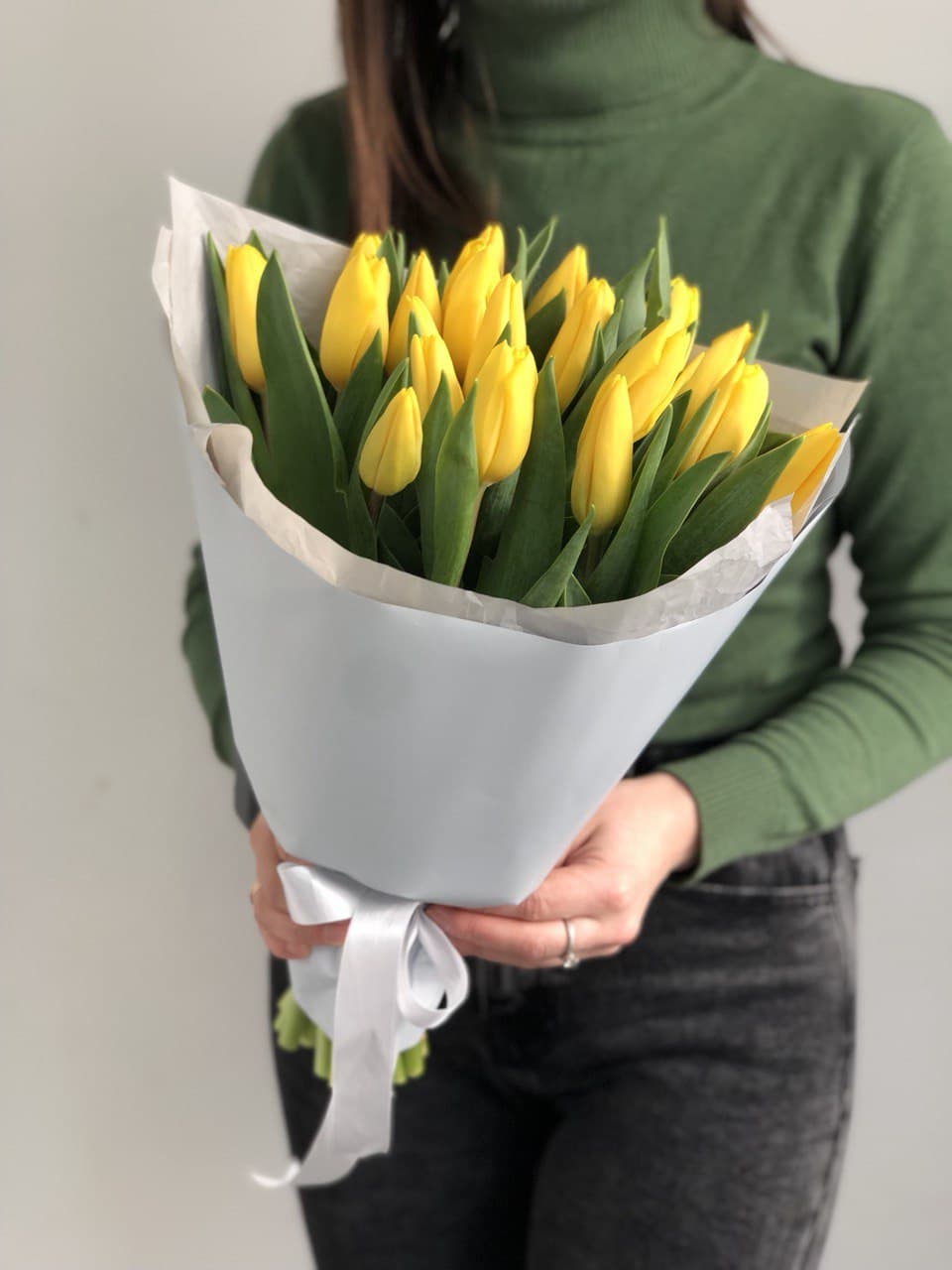 Букет из 19 желтых тюльпанов