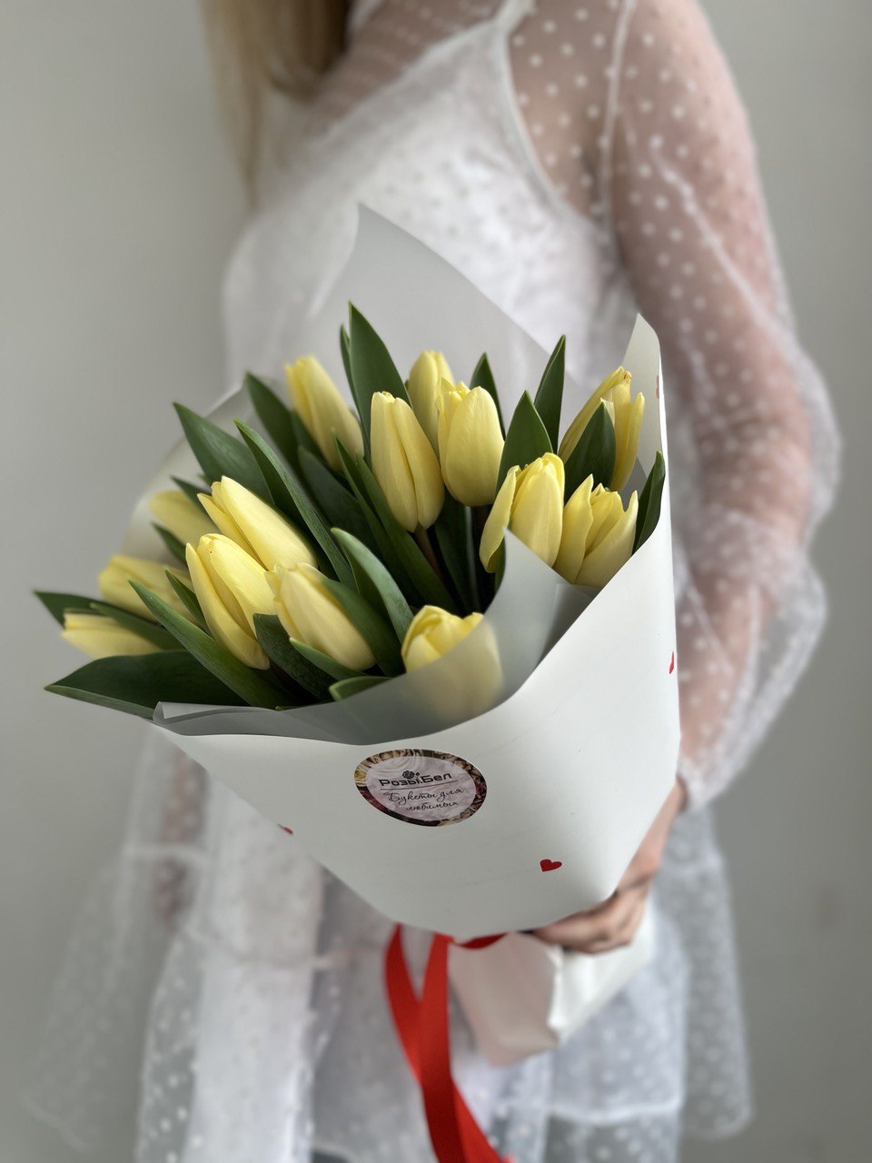 Картинка Букет из 15 сливочных тюльпанов "Барселона"