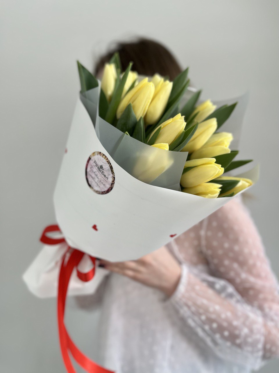 Картинка Букет из 15 сливочных тюльпанов "Барселона"